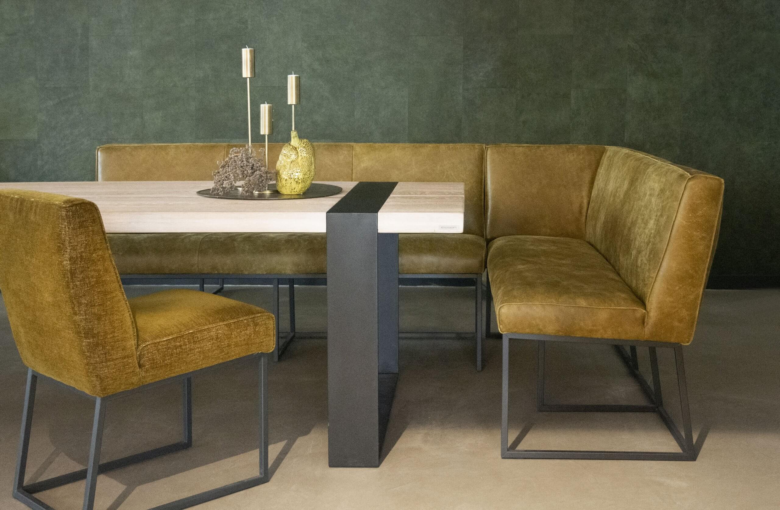 Lara – Zara – Fred’s Corner bench